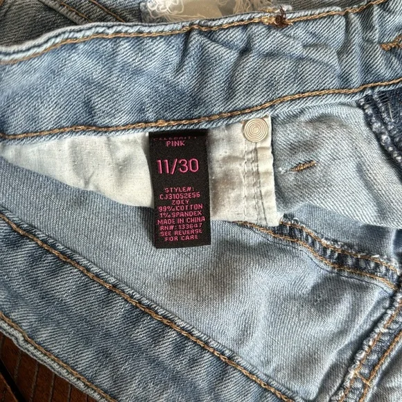 Celebrity Pink shorts - Picture 2 of 3